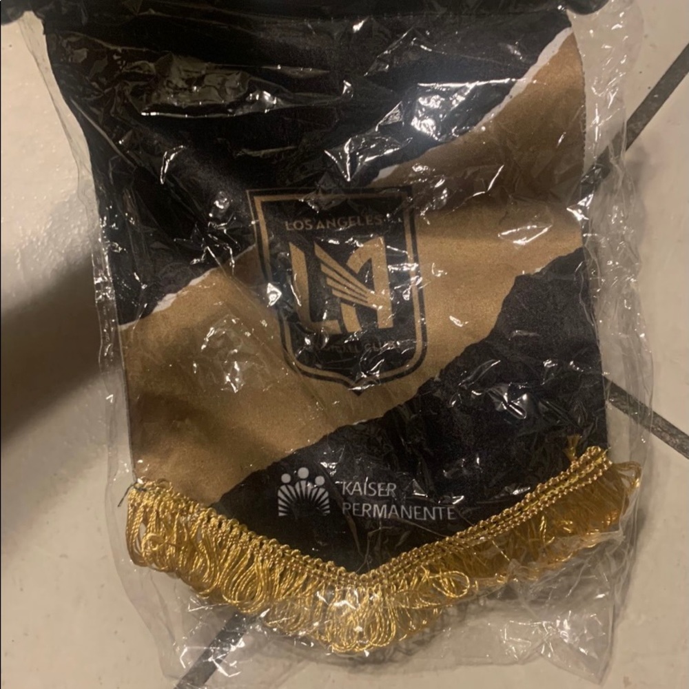 Lafc small flag - Picture 2 of 3